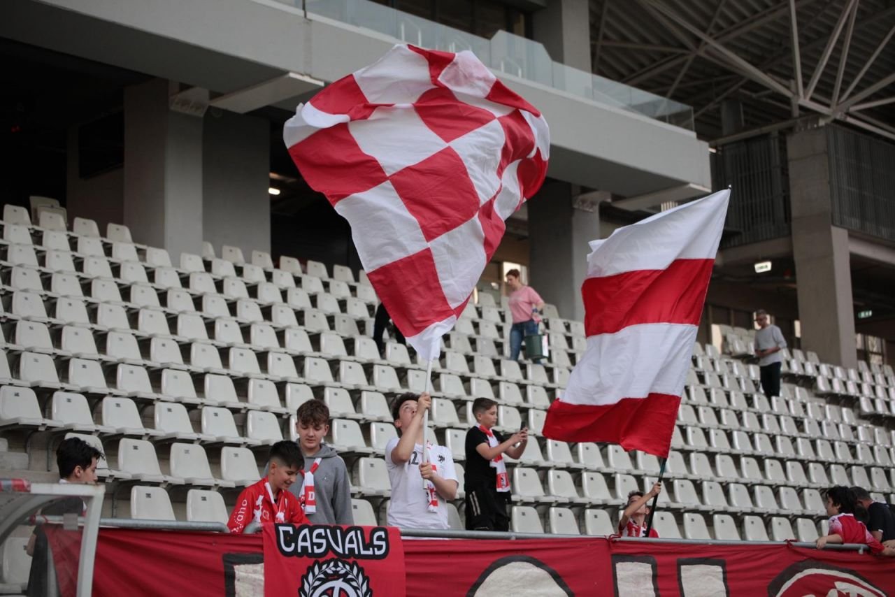Micii fani ai lui Dinamo au luat cu asalt 