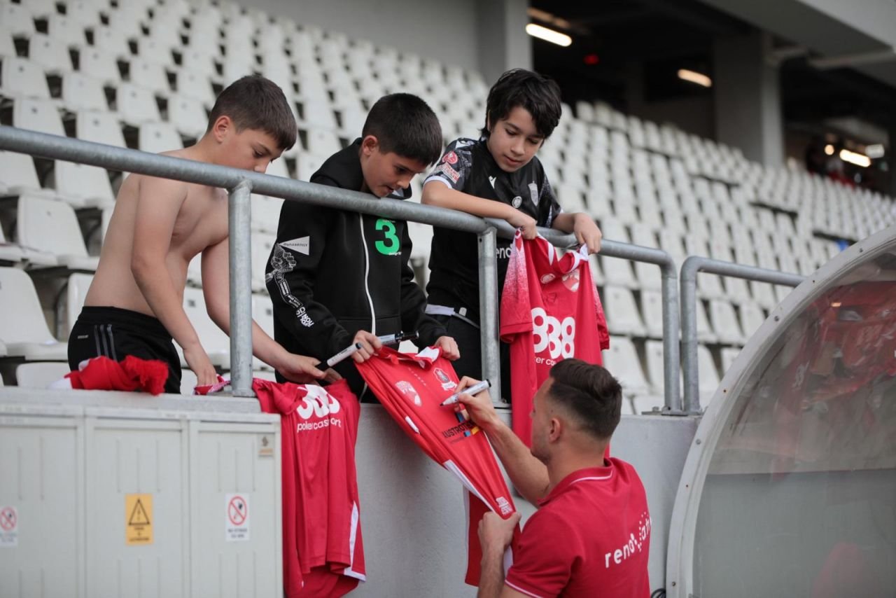 Micii fani ai lui Dinamo au luat cu asalt 