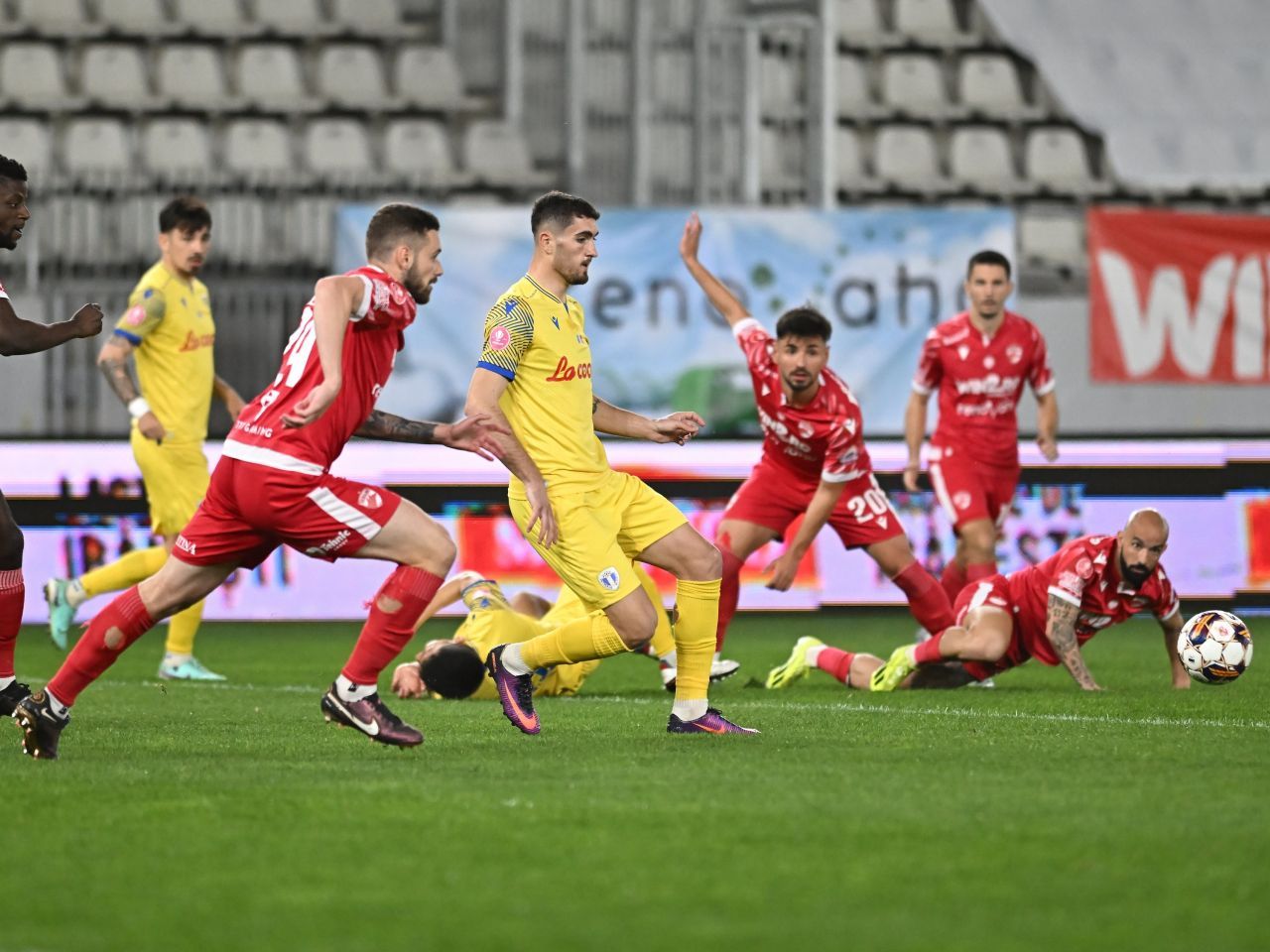 Dinamo - Petrolul Ploiești 1-1. Final aprins de meci pe ”Arcul de Triumf” sub privirile a sute de copii_1