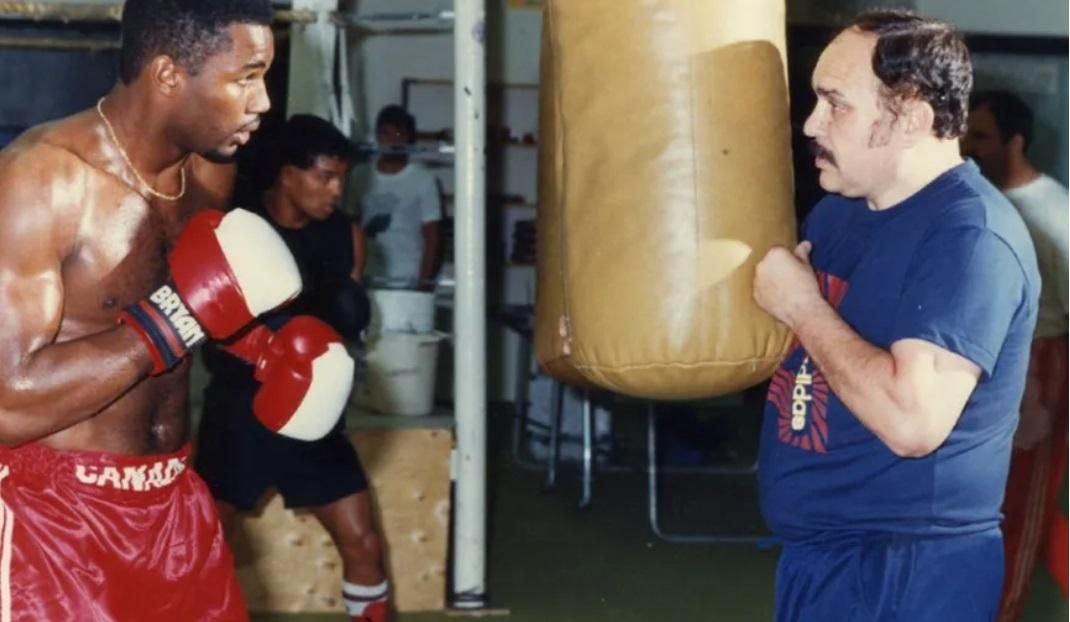 Cătălin Oprișan urcă &icirc;n ring pentru a spune povestea rom&acirc;nului Teodorescu, care l-a pregătit pe Lennox Lewis: &rdquo;Fără Adrian &icirc;n colțul de la Seul, nu c&acirc;știgam titlul olimpic!&rdquo;