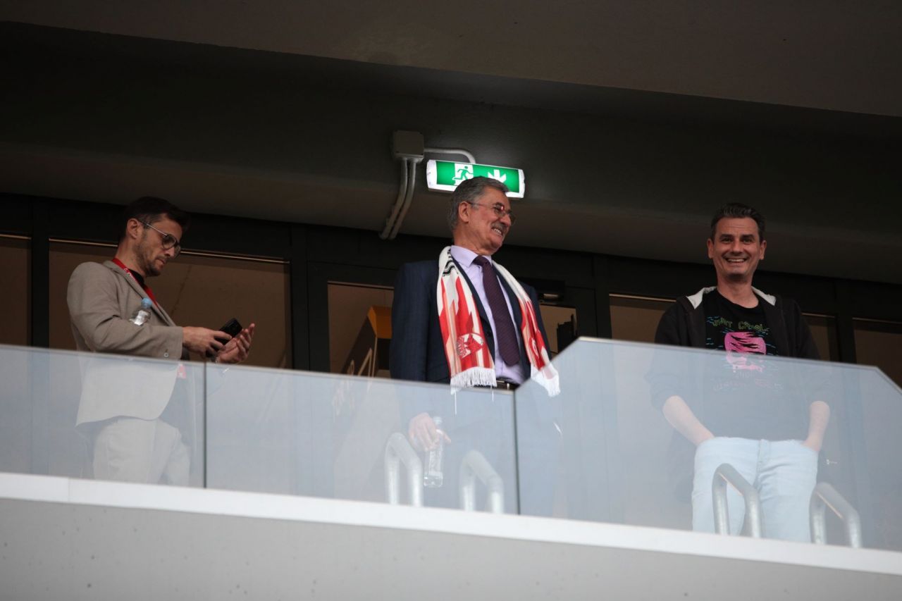 Mircea Lucescu a urmărit meciul de pe Arcul de Triumf din loja Petrolului!_3