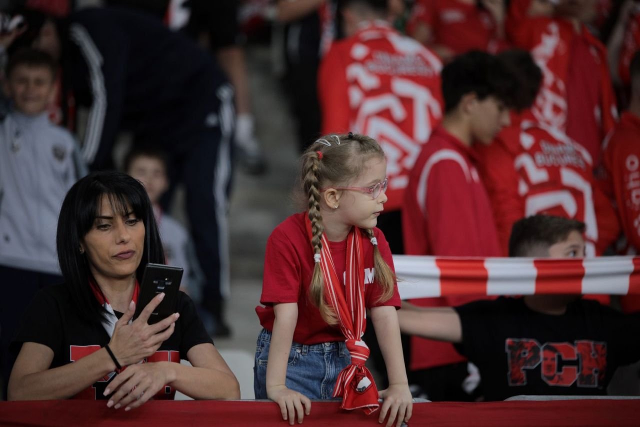 Arbitrul Feșnic i-a scos din minți chiar și pe copii! Ce gest obscen i-au arătat câțiva micuți spectatori la finalul meciului_5