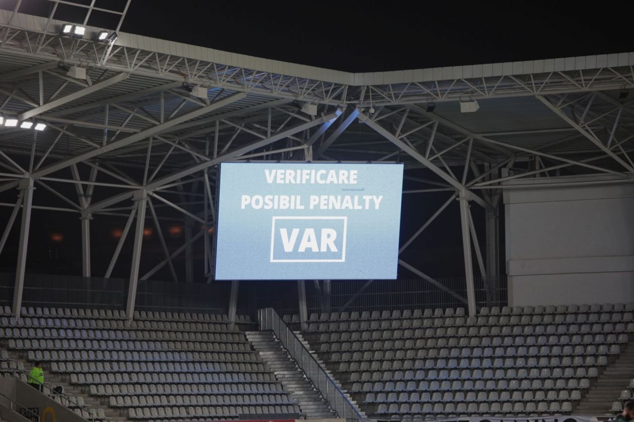 Arbitrul Feșnic i-a scos din minți chiar și pe copii! Ce gest obscen i-au arătat câțiva micuți spectatori la finalul meciului_14