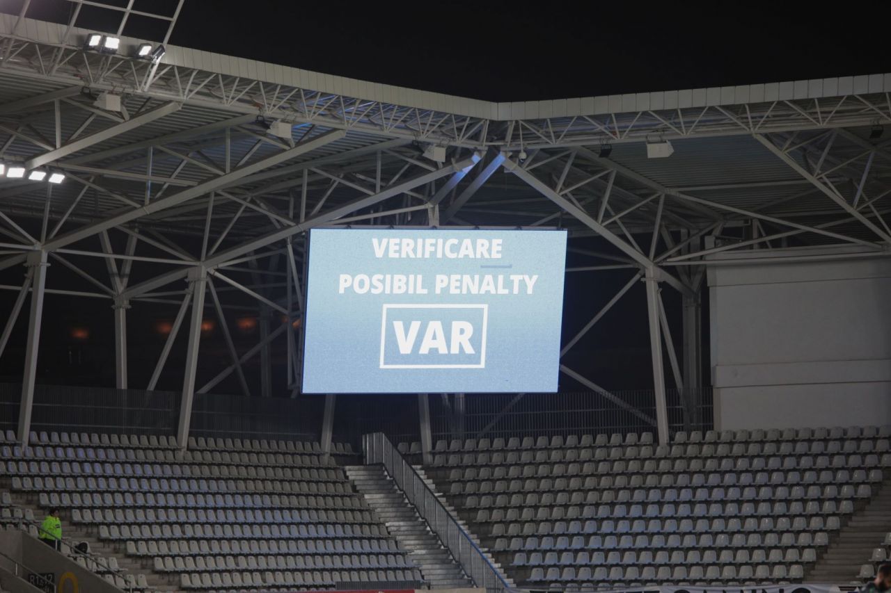 Arbitrul Feșnic i-a scos din minți chiar și pe copii! Ce gest obscen i-au arătat câțiva micuți spectatori la finalul meciului_14