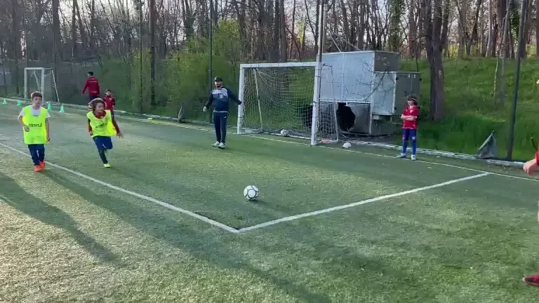 Nana Falemi face spectacol la FC Nana Juniors