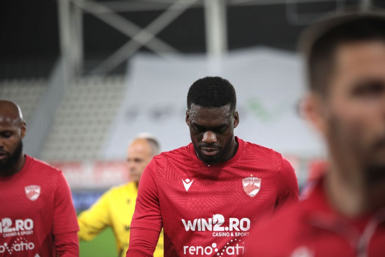 Fețele dezamăgirii. Cum au fost fotografiați dinamoviștii la finalul meciului cu Petrolul_7