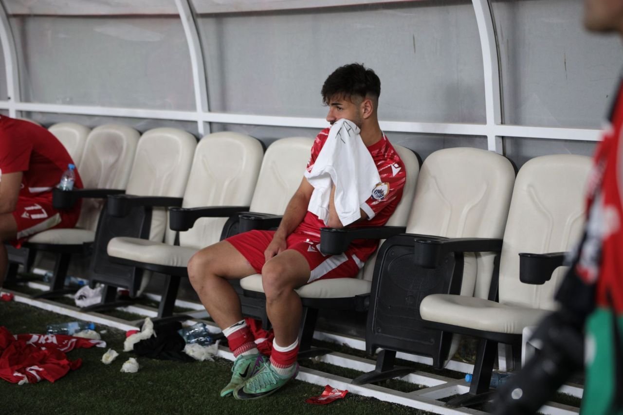 Fețele dezamăgirii. Cum au fost fotografiați dinamoviștii la finalul meciului cu Petrolul_9