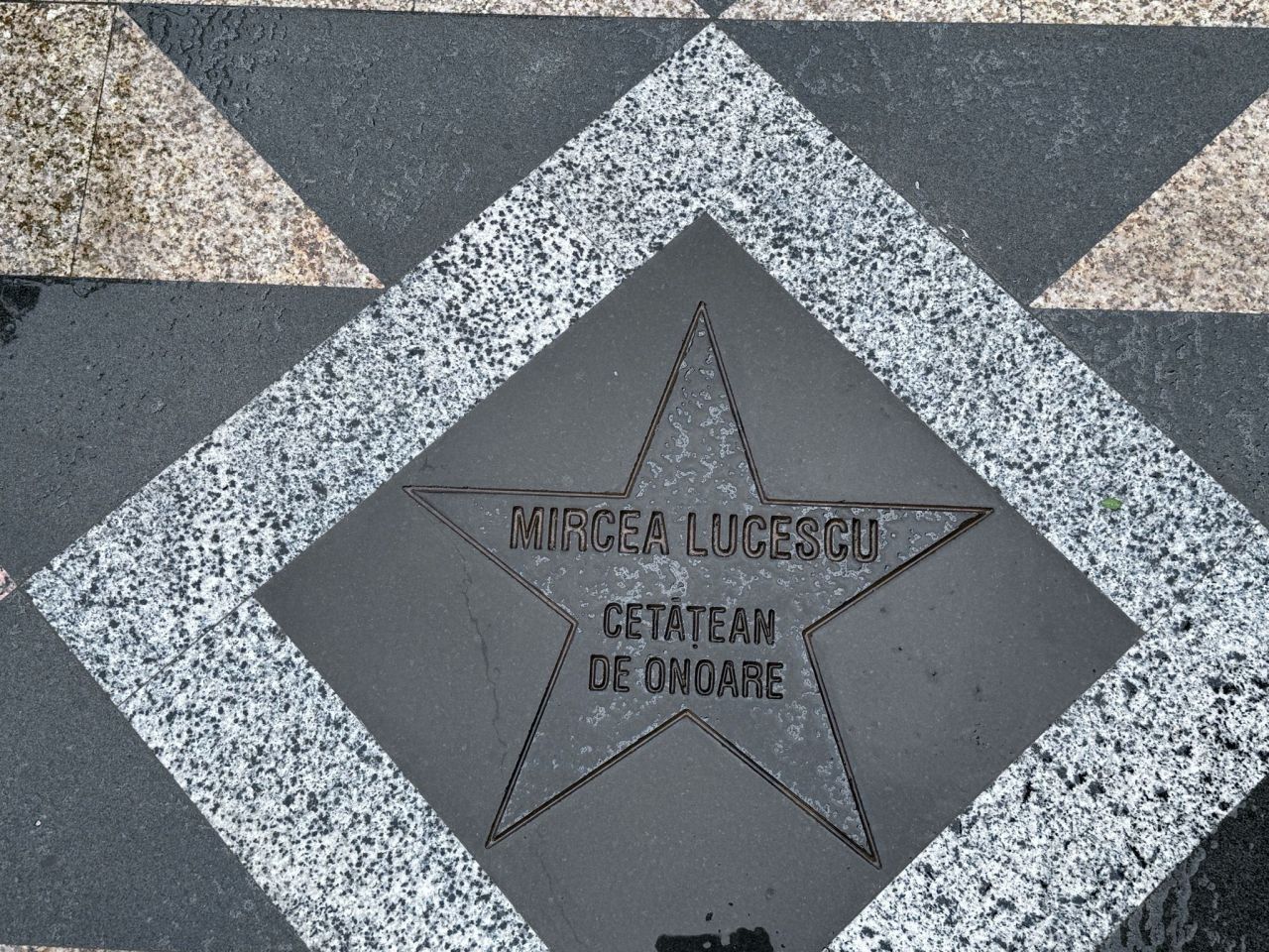 Ca la Hollywood! Cum arată ”Walk of Fame”-ul de la Hunedoara. Mircea Lucescu a venit să-l vadă cu ochii săi_3