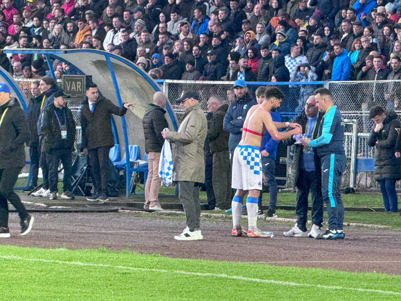 Probleme la CFR Cluj! Și-a umplut de sânge un adversar și va rata derby-urile cu FCSB și Rapid_8