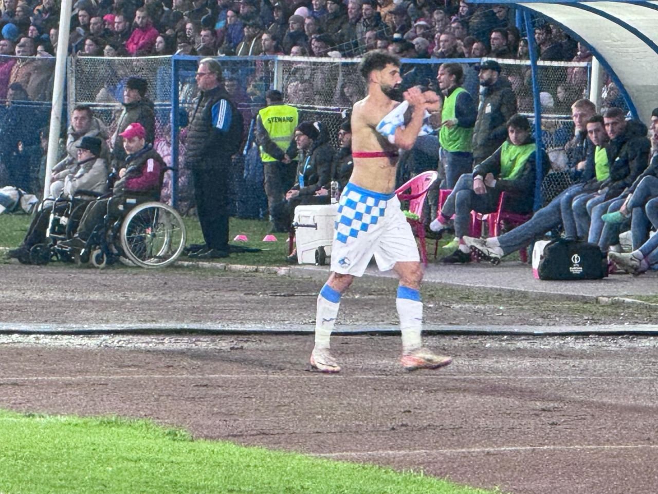 Probleme la CFR Cluj! Și-a umplut de sânge un adversar și va rata derby-urile cu FCSB și Rapid_12