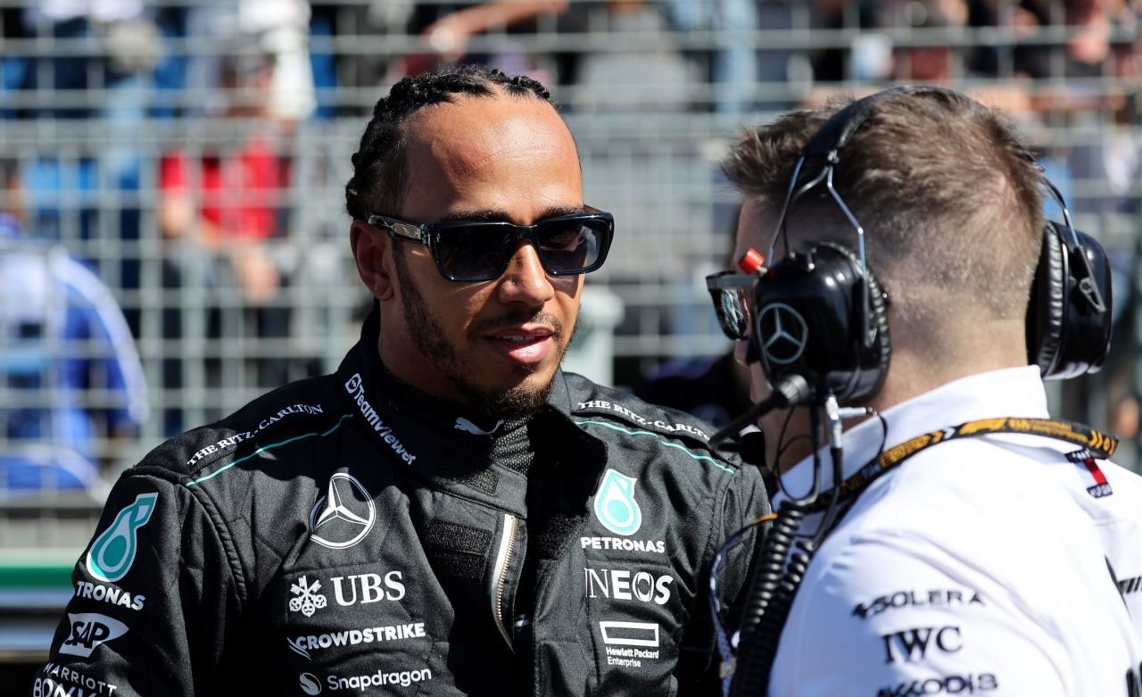 Lewis Hamilton, acuzat că merge la Ferrari doar pentru bani: Transferul &icirc;l va ajuta și după retragere