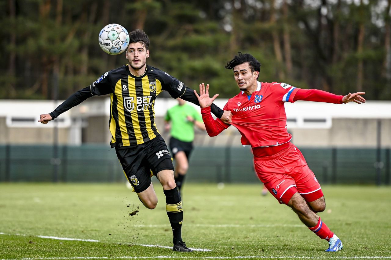 Marea speranță pentru atacul naționalei României, 13 minute jucate în primele 10 meciuri la penultima clasată!_17