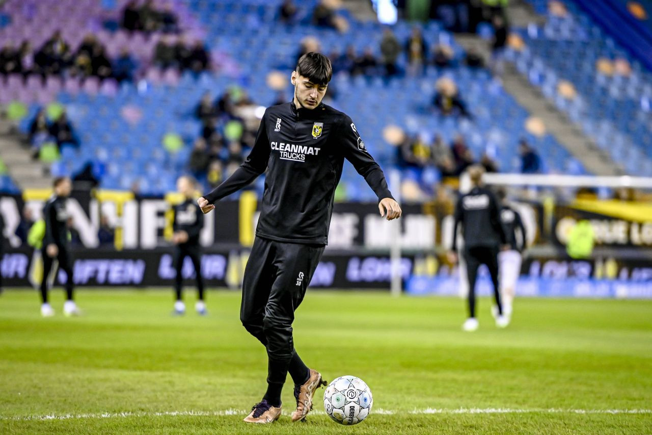 Marea speranță pentru atacul naționalei României, 13 minute jucate în primele 10 meciuri la penultima clasată!_18