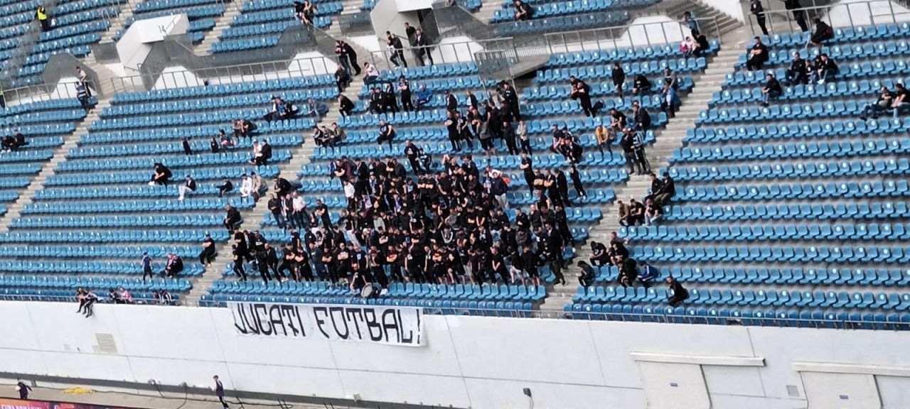 Banner cu venin afișat de fanii lui FCU Craiova la meciul din Cupa României_2