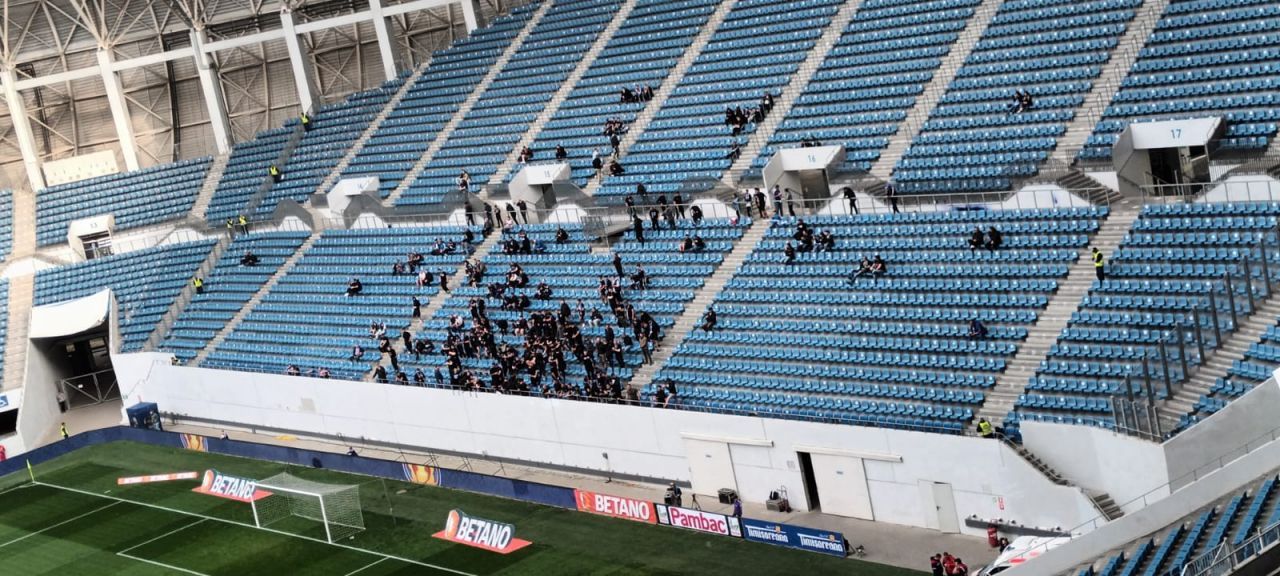 Banner cu venin afișat de fanii lui FCU Craiova la meciul din Cupa României_1
