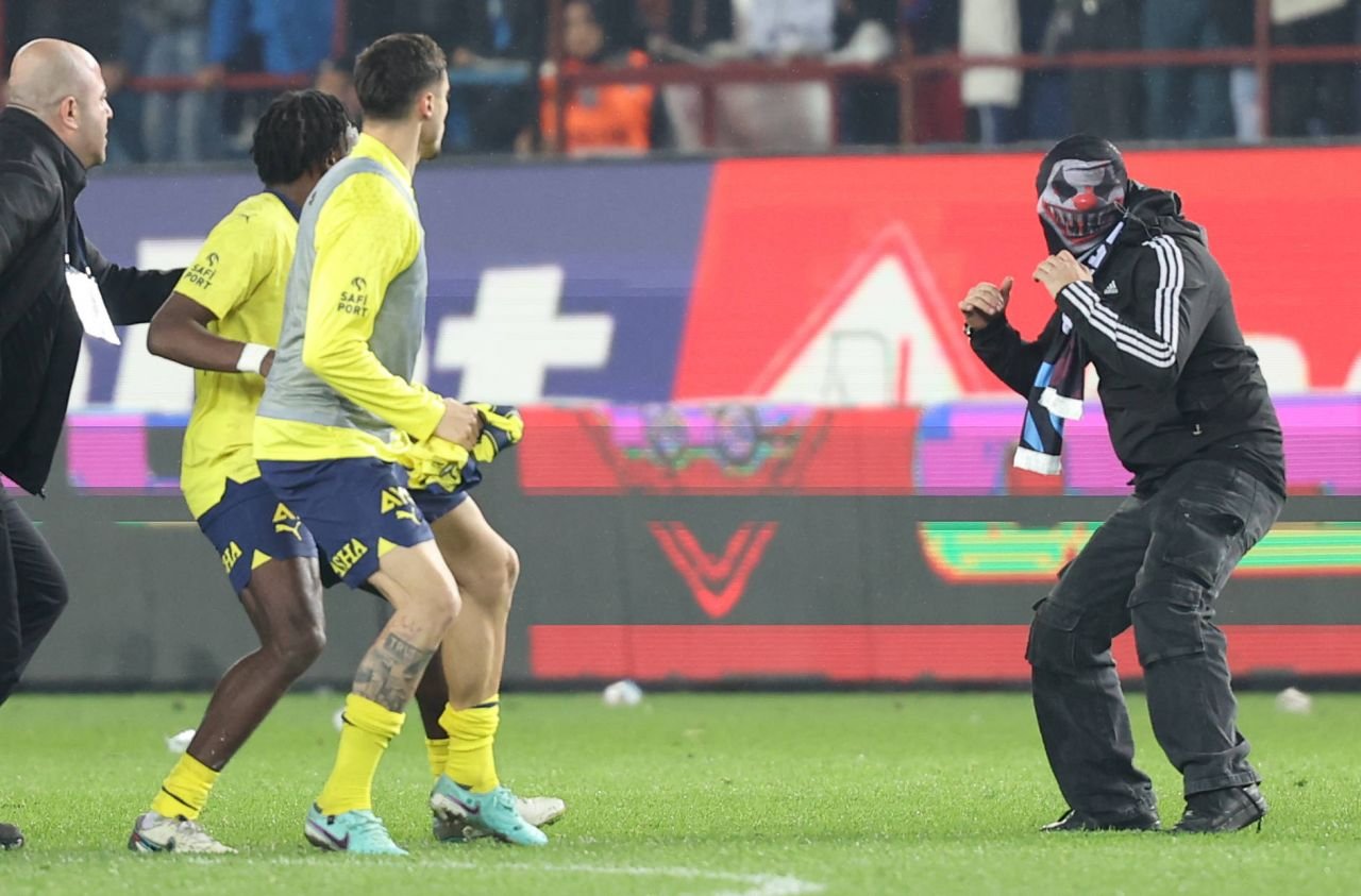 Mai rău ca la Dinamo! Ce sancțiuni a primit Trabzonspor, după incidentul din meciul cu Fenerbahce_4