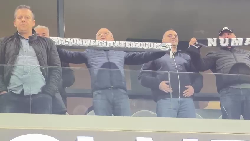 Emil Boc jubilează după calificarea lui ”U” Cluj în semifinalele Cupei României!_17