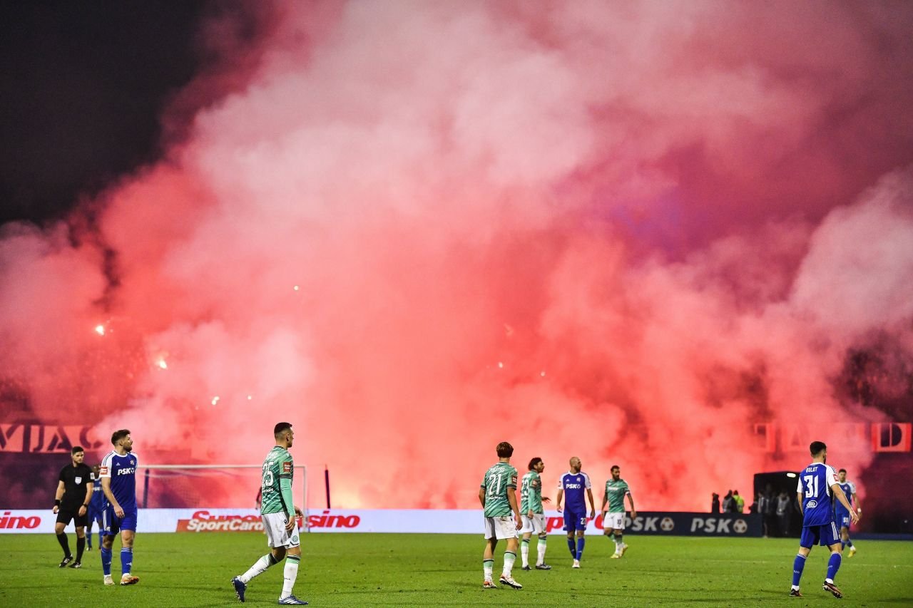 A fost dezastru la Hajduk Split - Dinamo Zagreb! Polițiști răniți, incendii și zeci de suporteri din 'Torcida' și 'Bad Blue Boys' arestați_3