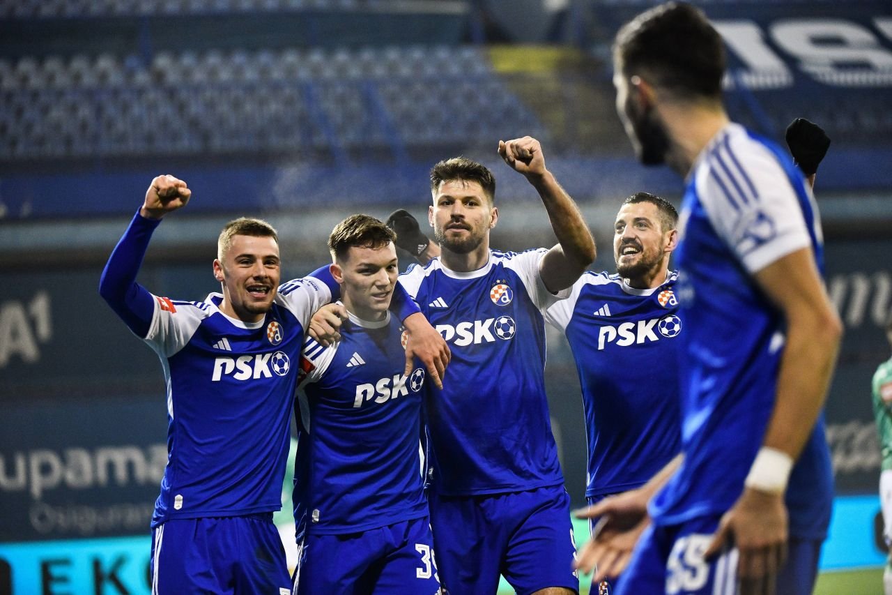A fost dezastru la Hajduk Split - Dinamo Zagreb! Polițiști răniți, incendii și zeci de suporteri din 'Torcida' și 'Bad Blue Boys' arestați_4