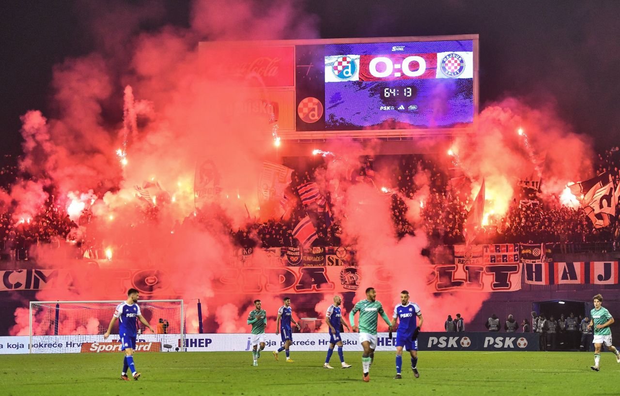 A fost dezastru la Hajduk Split - Dinamo Zagreb! Polițiști răniți, incendii și zeci de suporteri din 'Torcida' și 'Bad Blue Boys' arestați_7