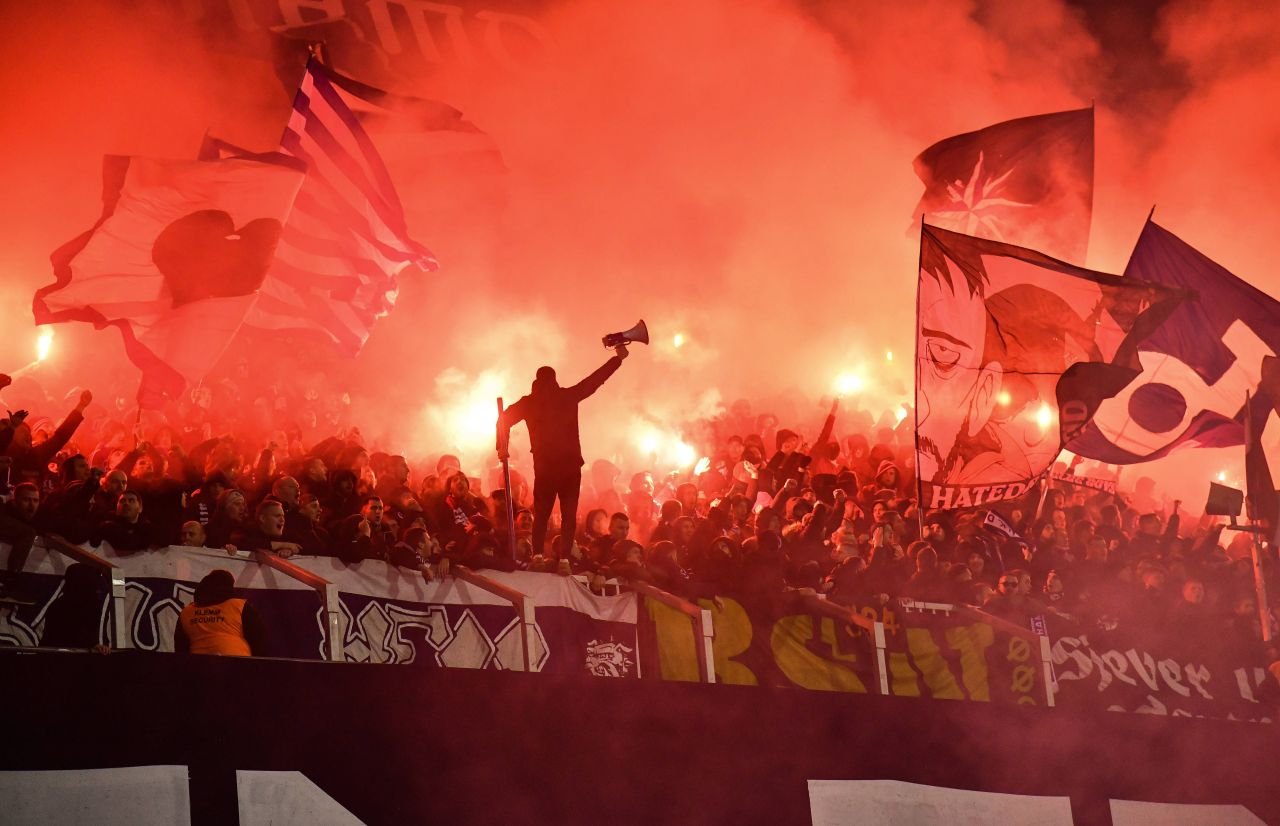 A fost dezastru la Hajduk Split - Dinamo Zagreb! Polițiști răniți, incendii și zeci de suporteri din 'Torcida' și 'Bad Blue Boys' arestați_8