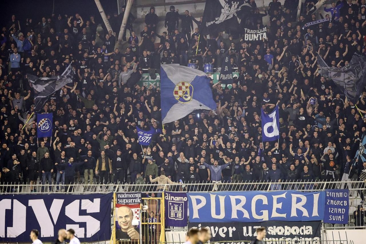 A fost dezastru la Hajduk Split - Dinamo Zagreb! Polițiști răniți, incendii și zeci de suporteri din 'Torcida' și 'Bad Blue Boys' arestați_14
