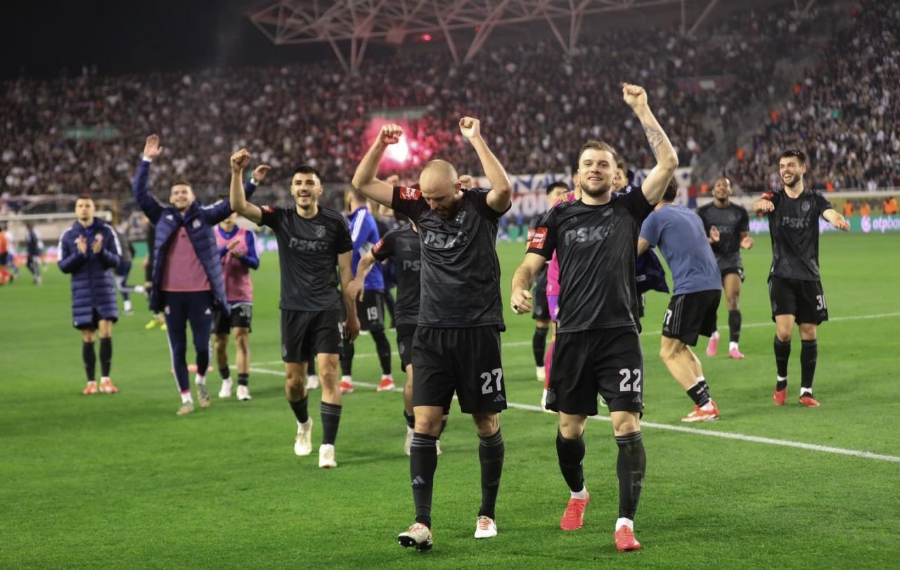 A fost dezastru la Hajduk Split - Dinamo Zagreb! Polițiști răniți, incendii și zeci de suporteri din 'Torcida' și 'Bad Blue Boys' arestați_16