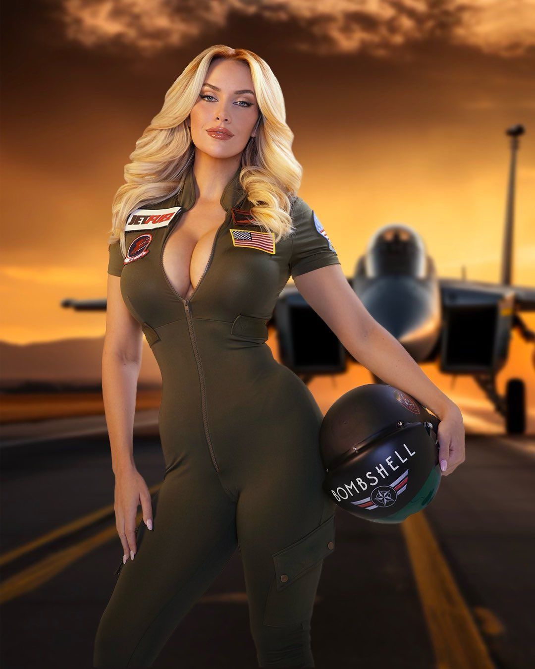 'Cea mai sexy femeie din lume' s-a dezbrăcat în fața camerei și a postat clipul pe internet: