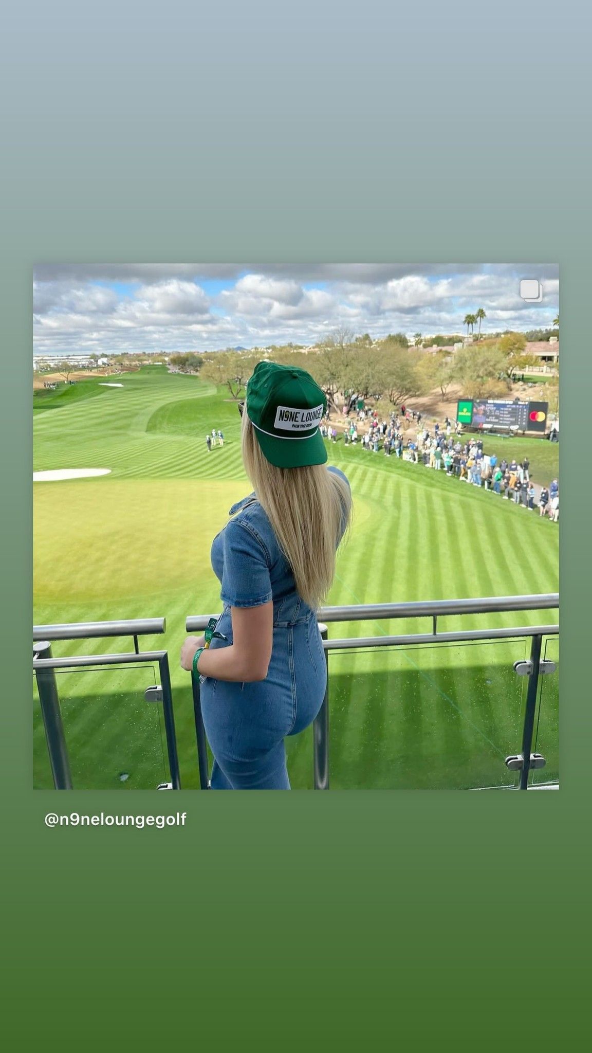 'Cea mai sexy femeie din lume' s-a dezbrăcat în fața camerei și a postat clipul pe internet: