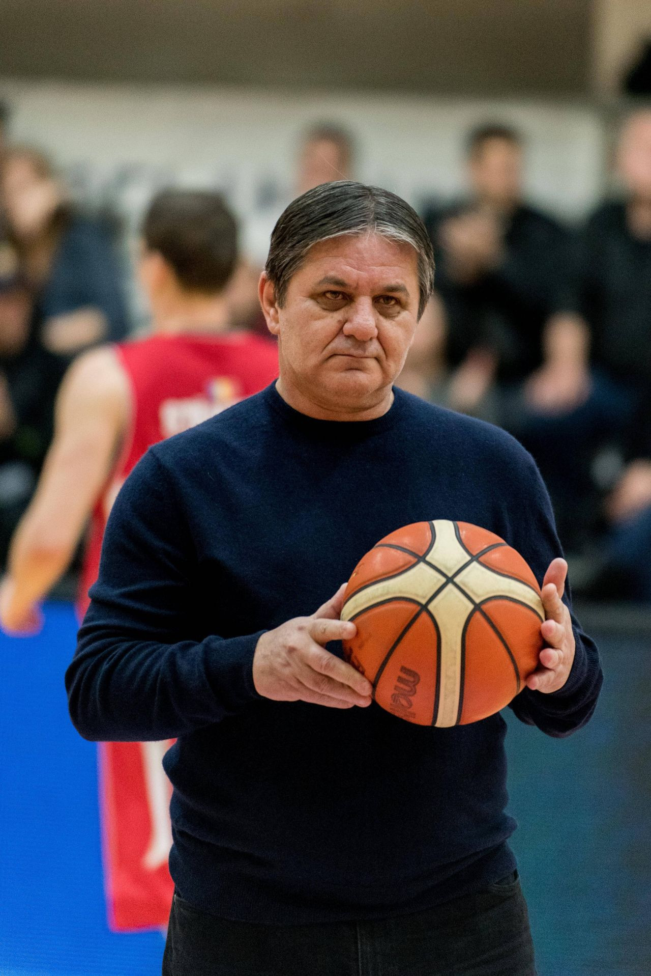 Marius Lăcătuș împlinește 60 de ani. 