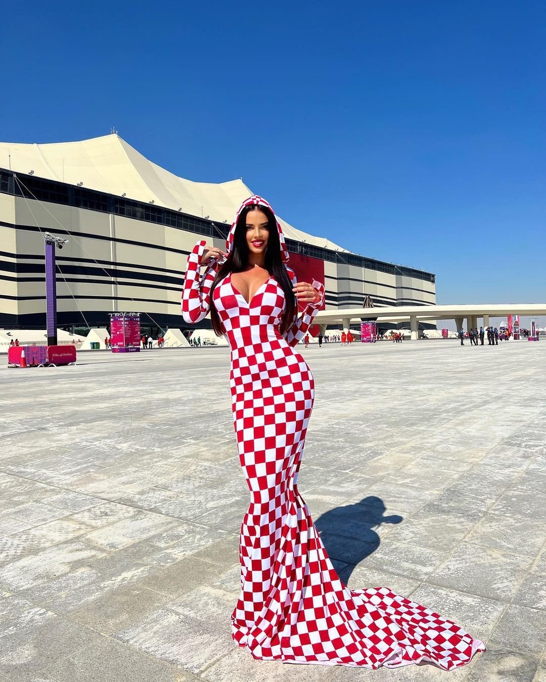 Ivana Knoll se pregătește de EURO 2024 în cele mai incendiare ținute! Fanii au reacționat imediat când au văzut-o așa_113