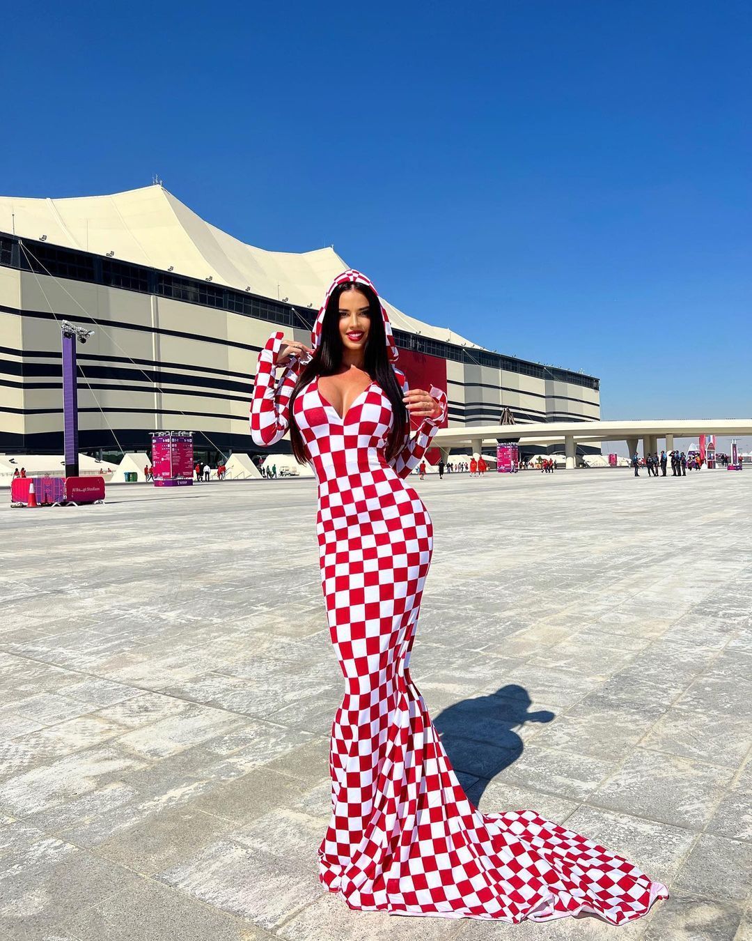 Ivana Knoll se pregătește de EURO 2024 în cele mai incendiare ținute! Fanii au reacționat imediat când au văzut-o așa_113