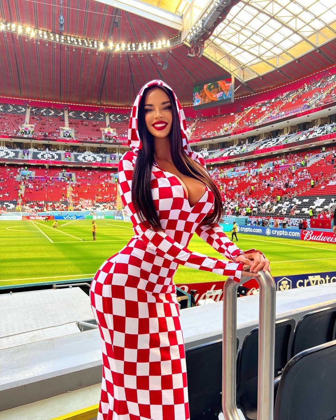 Ivana Knoll se pregătește de EURO 2024 în cele mai incendiare ținute! Fanii au reacționat imediat când au văzut-o așa_114