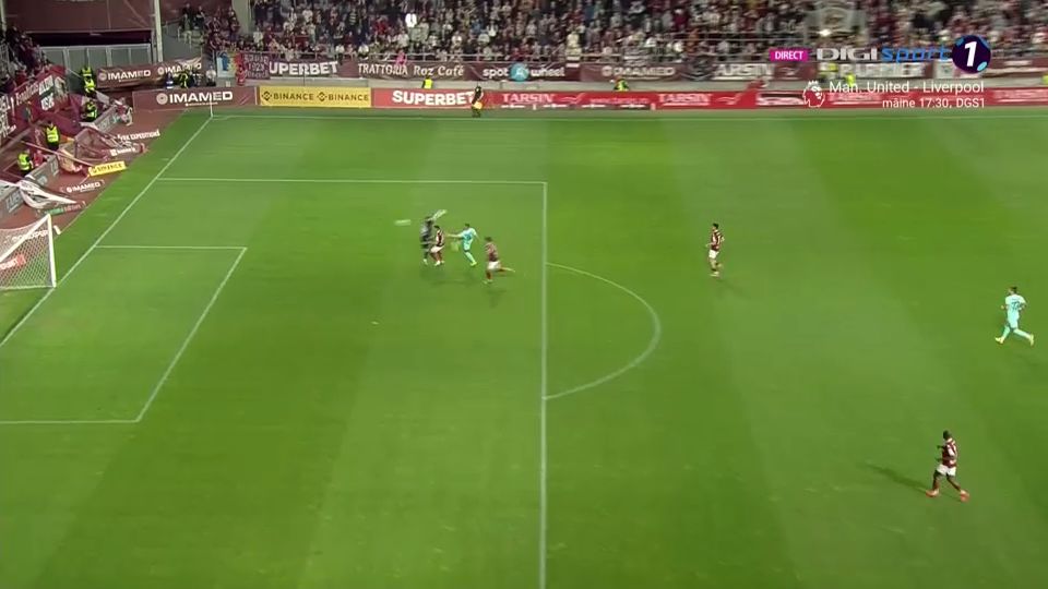 Ce execuție! Daniel Bîrligea a profitat de eroarea lui Marian Aioani în derby-ul vișiniu_5
