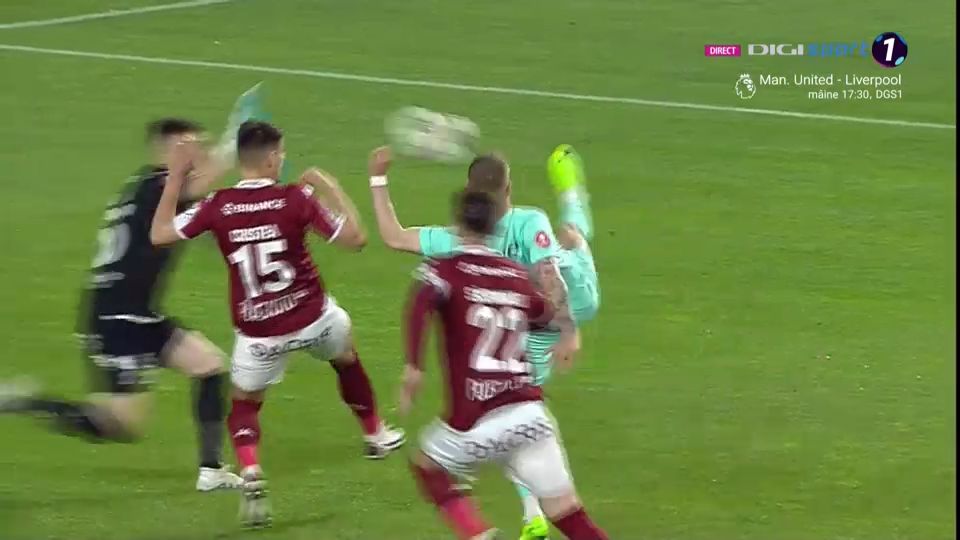 Ce execuție! Daniel Bîrligea a profitat de eroarea lui Marian Aioani în derby-ul vișiniu_6