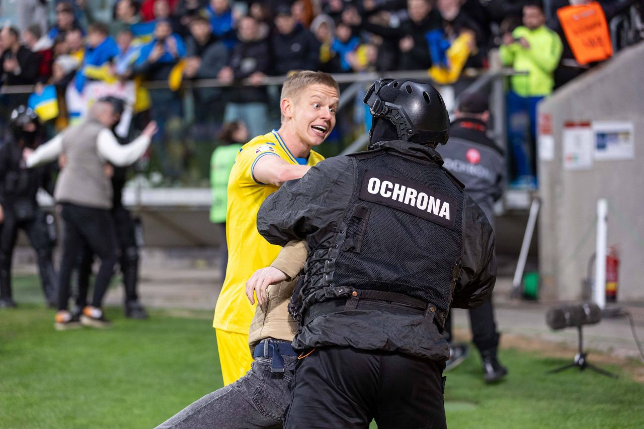 Iese cu pieptul dezgolit la război! Decizia luată de un adversar al României la EURO 2024_5