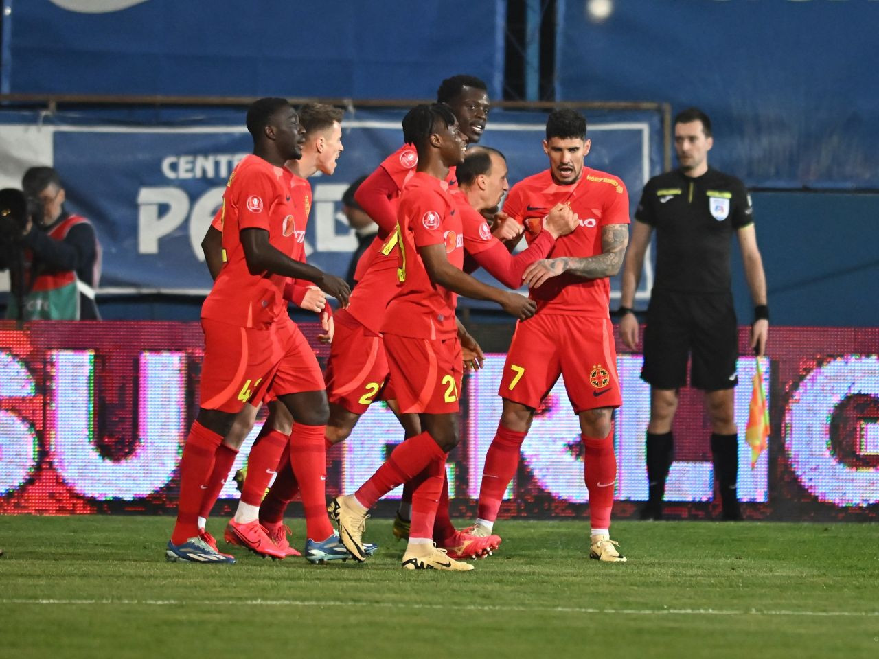 Trimiteți trofeul Superligii la FCSB! Un fost conducător al Rapidului este convins: Diseară se &icirc;ncheie campionatul!