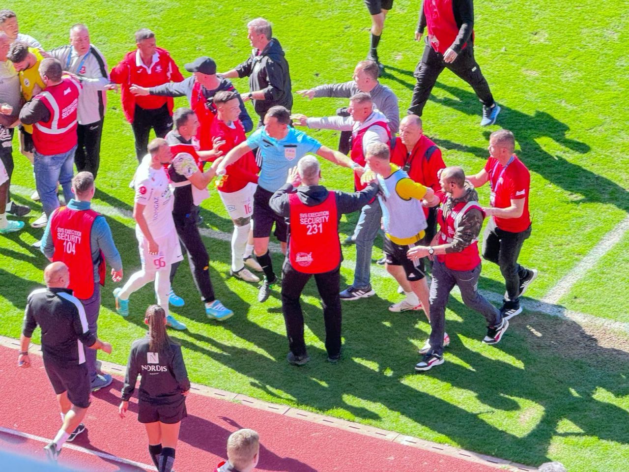 S-au încins spiritele la Sibiu! Hermannstadt - U Cluj a fost aproape să se încheie cu o bătaie_21