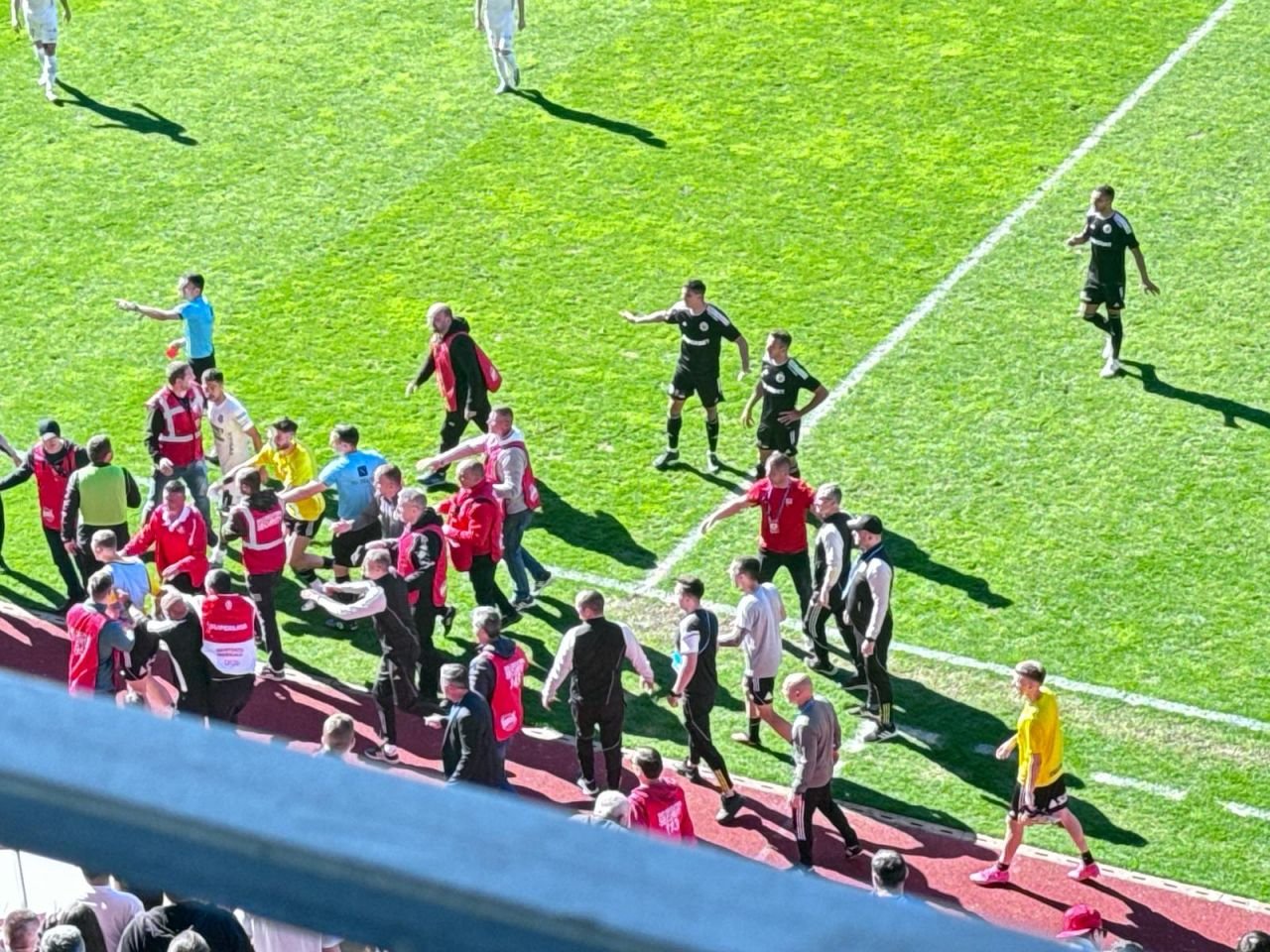 S-au încins spiritele la Sibiu! Hermannstadt - U Cluj a fost aproape să se încheie cu o bătaie_34