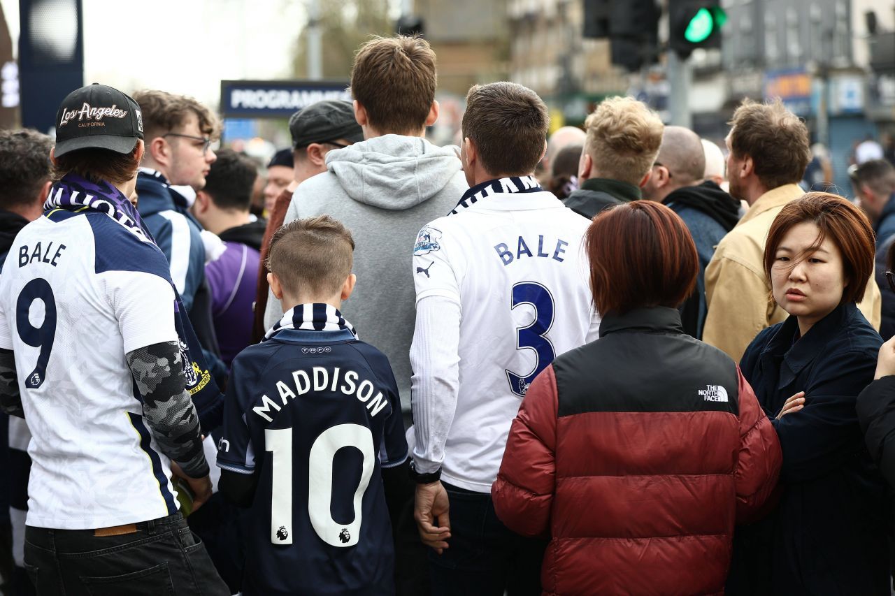 Un bărbat a fost ucis în fața stadionului pe care joacă Radu Drăgușin! Anunțul clubului Tottenham_2