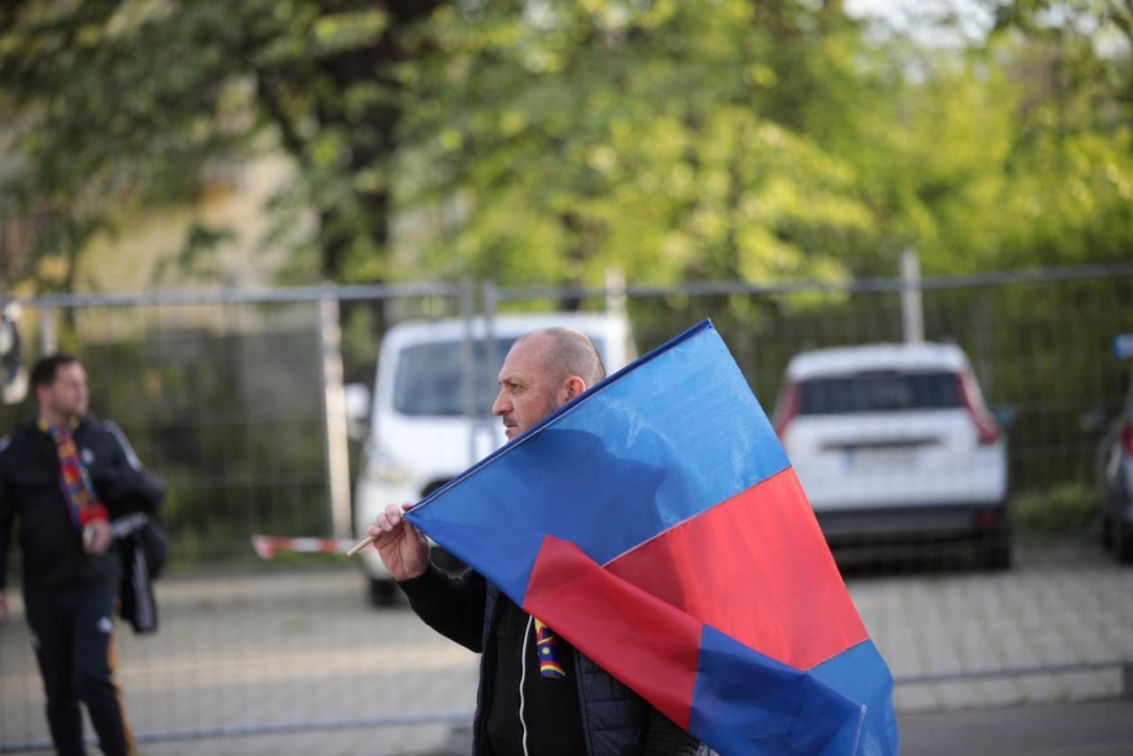 Primire ”de gală” pentru FCSB înainte de meciul cu Universitatea Craiova! Jucătorul care a fost ovaționat puternic_4