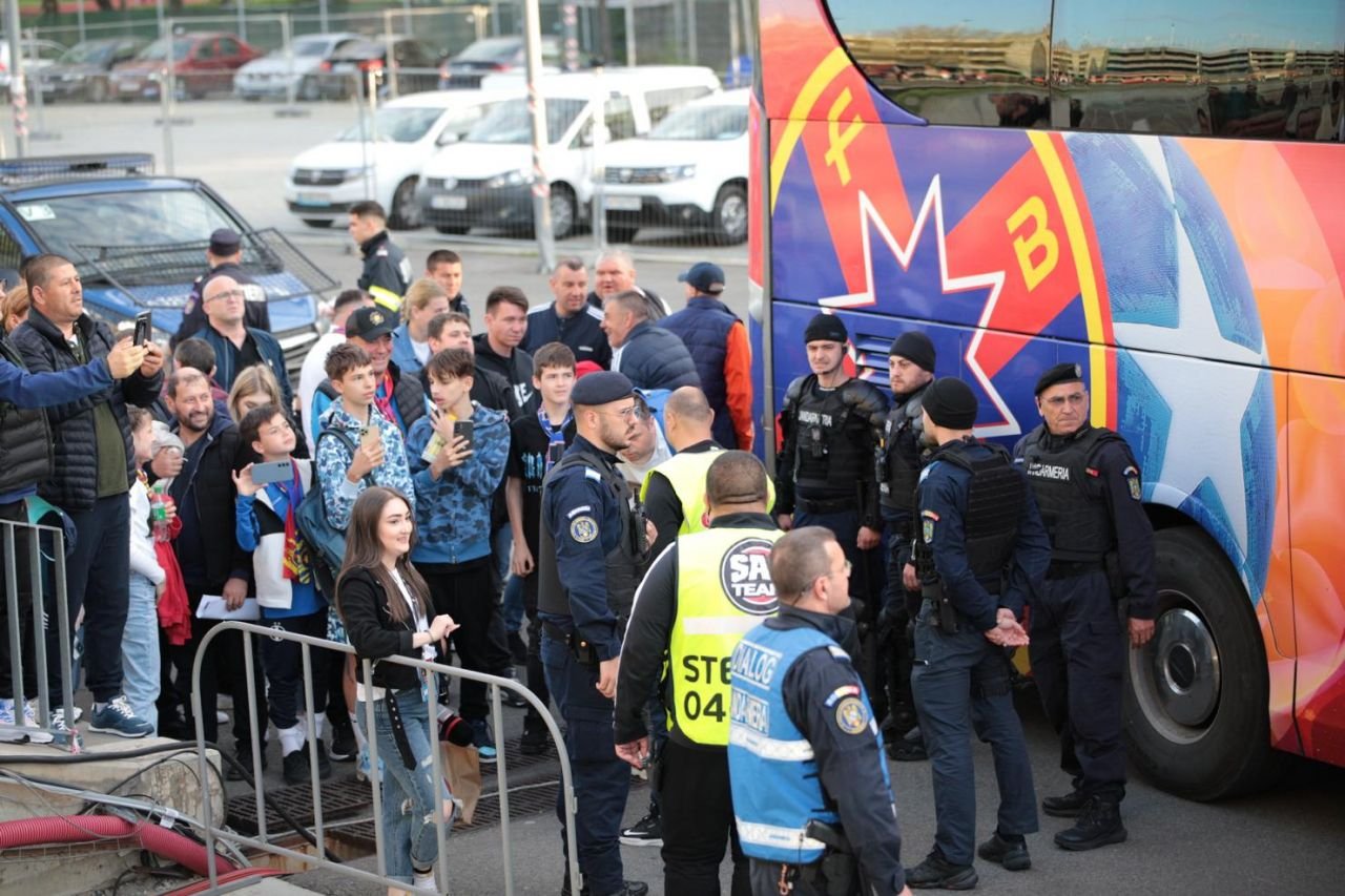Primire ”de gală” pentru FCSB înainte de meciul cu Universitatea Craiova! Jucătorul care a fost ovaționat puternic_15