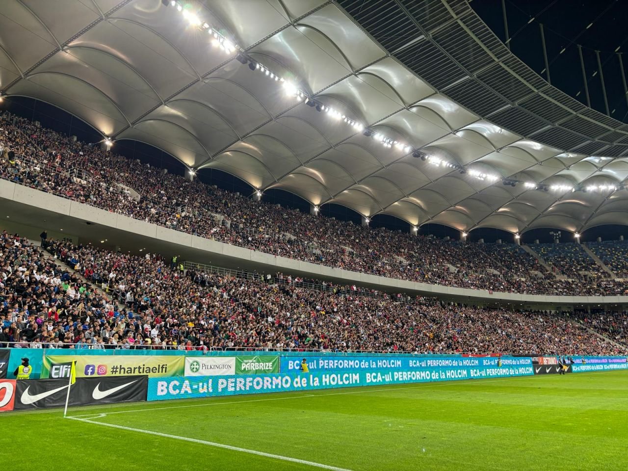 A revenit banner-ul pentru Gigi Becali! Mesajul afișat pe Arena Națională la FCSB - Universitatea Craiova_3