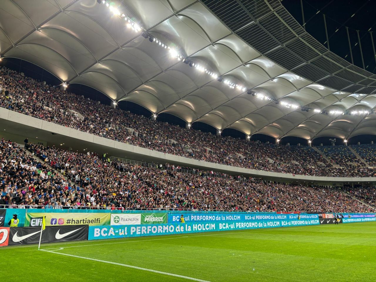A revenit banner-ul pentru Gigi Becali! Mesajul afișat pe Arena Națională la FCSB - Universitatea Craiova_3