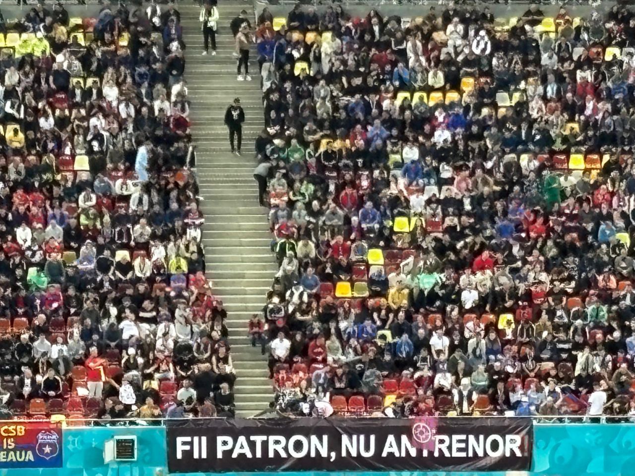 A revenit banner-ul pentru Gigi Becali! Mesajul afișat pe Arena Națională la FCSB - Universitatea Craiova_5