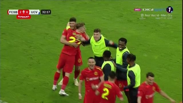 Radaslavescu a uitat de supărare! Cum a fost surprins la meciul cu Universitatea Craiova_6