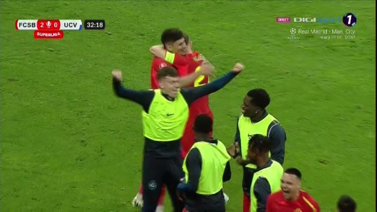 Radaslavescu a uitat de supărare! Cum a fost surprins la meciul cu Universitatea Craiova_15