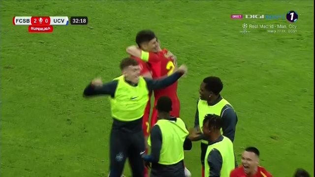 Radaslavescu a uitat de supărare! Cum a fost surprins la meciul cu Universitatea Craiova_16