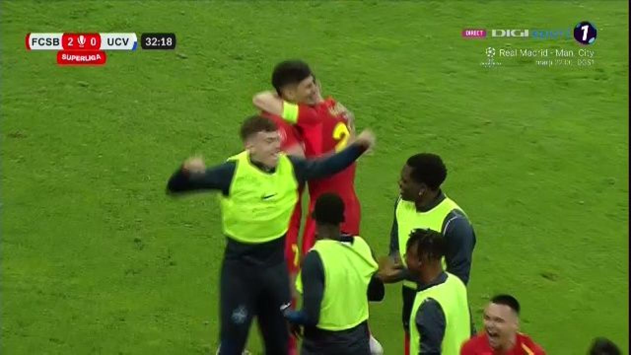 Radaslavescu a uitat de supărare! Cum a fost surprins la meciul cu Universitatea Craiova_16