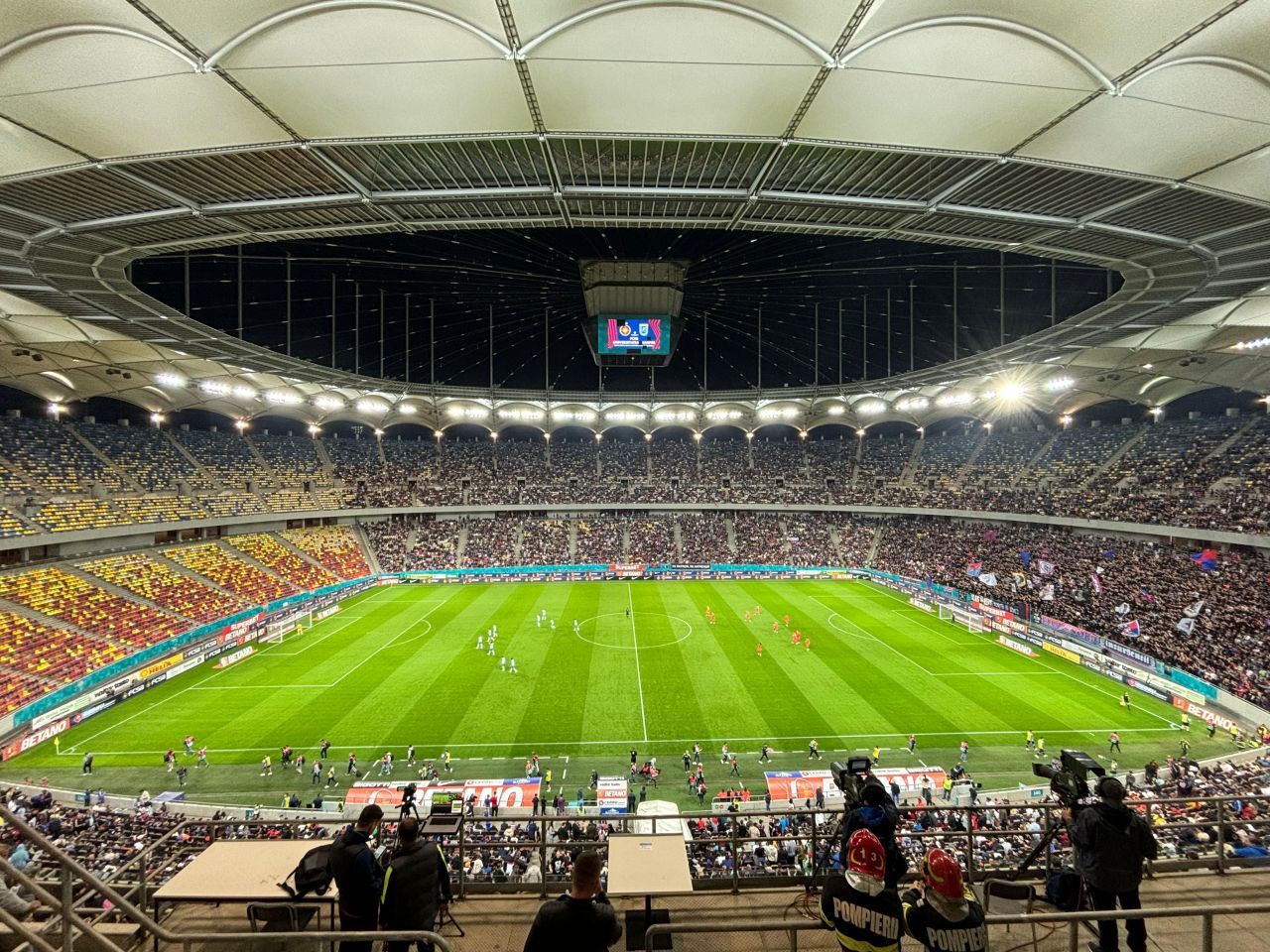 Direct în top! Câți suporteri asistă la FCSB - Universitatea Craiova_2